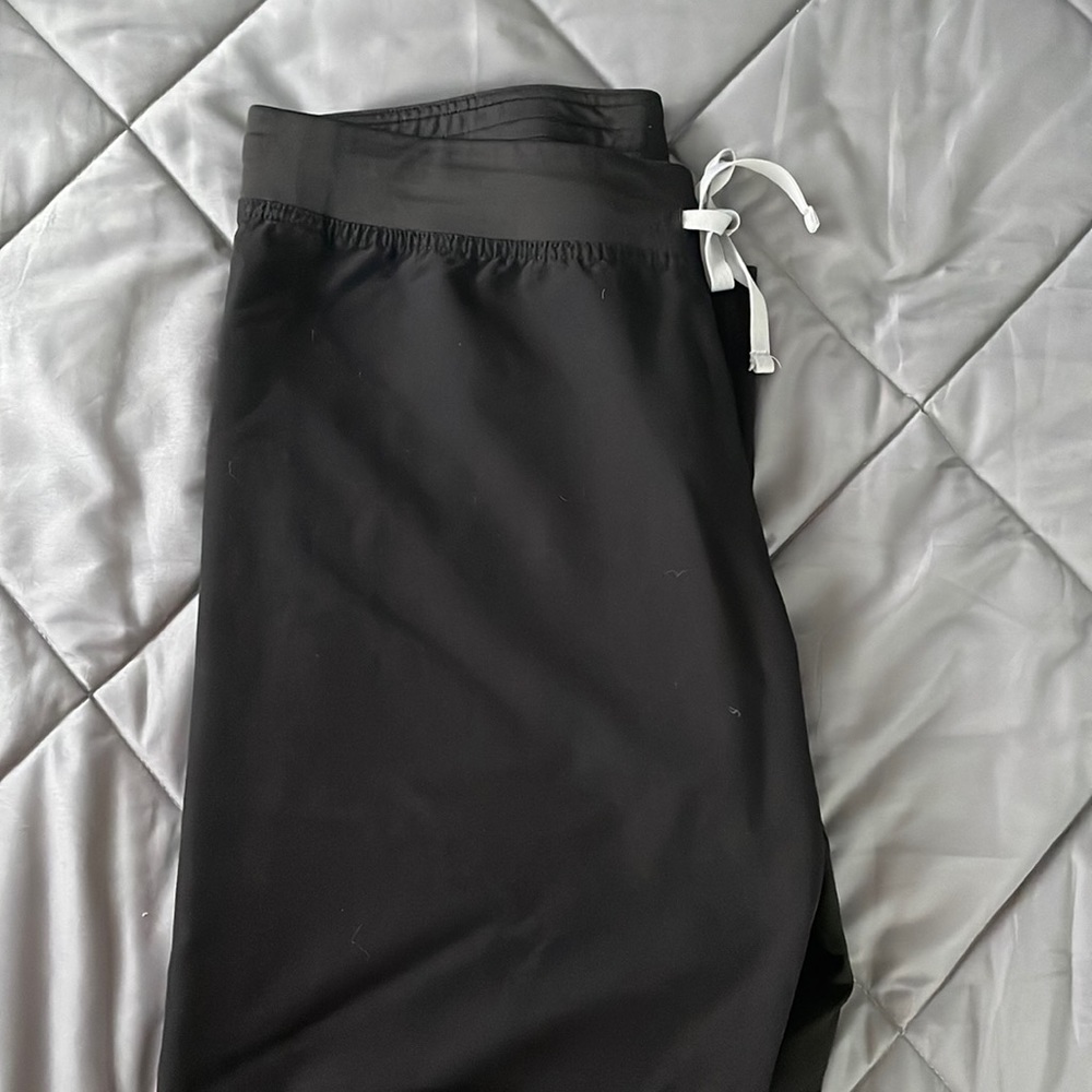 FIG black Livingston style scrub pants.